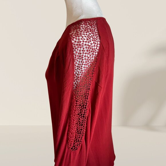 ✨ Old Navy Burgundy Crochet Sleeve Blouse - Size M (New with Tags!) - Picture 4 of 7